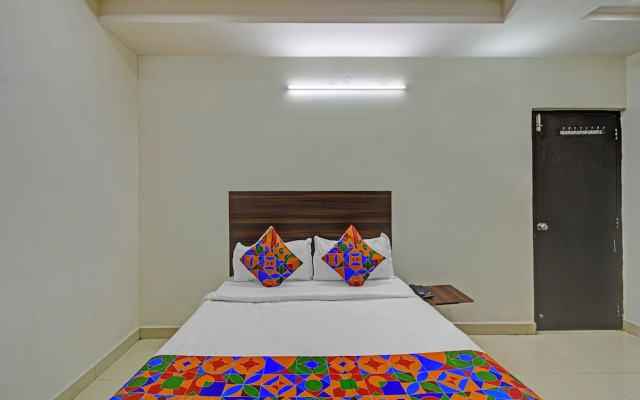 Fabhotel White House Leo