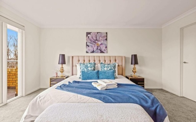 StayAU Modern Sanctuary Mins Ct&Airport – Guest Rooms – Melbourne