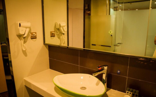 Pin Hotel (Yongzhou Lengshuitan Lingling Middle Road Jinshuiwan Square)
