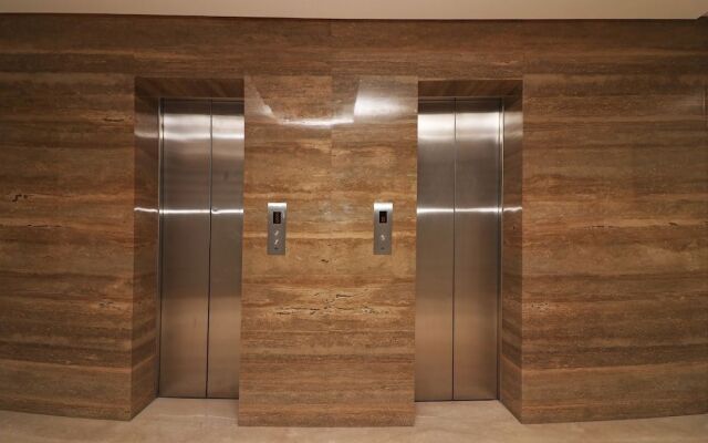 Capital O 27044 Hotel The Orion Plaza