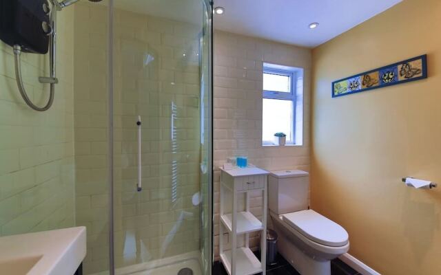 Bright and Spacious 1 Bed Flat With Garden