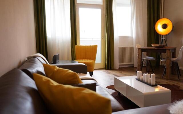 YoHome - Stylish New City Apartment