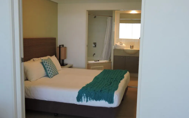 BASE Holidays - Ettalong Beach Premium Apartments