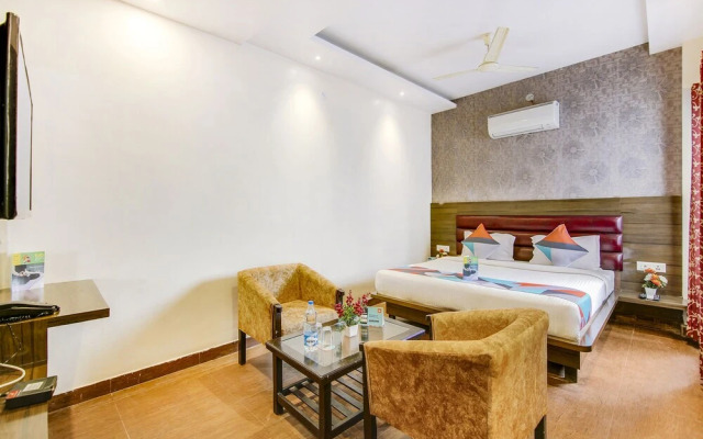 Gayatri Palace by OYO Rooms