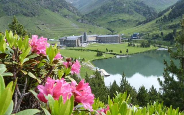 Hotel & Apartaments Vall de Núria