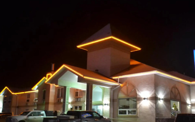 Aurora Park Inn & Suites