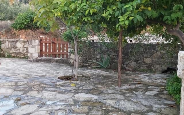 Traditional house in Asfendiou