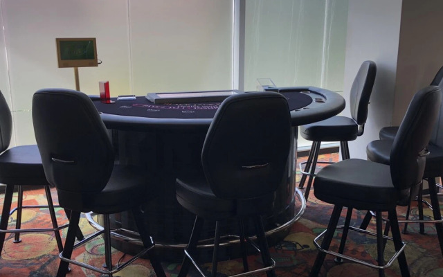 Lifestyle Kosher Crown Suites
