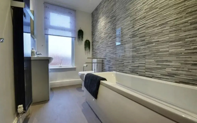 2br-sleeps5-privategarden-freeparking-pets