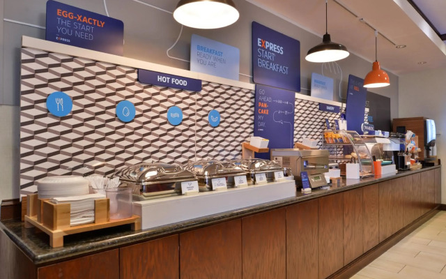 Holiday Inn Express Hotel & Suites Pittsburg by IHG