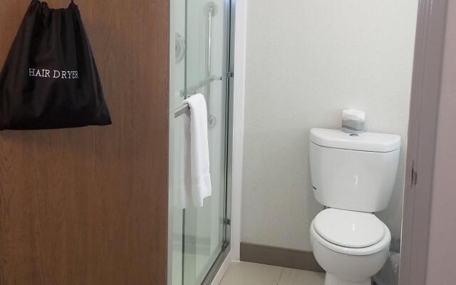 Holiday Inn Express Irwin-PA Turnpike Exit 67