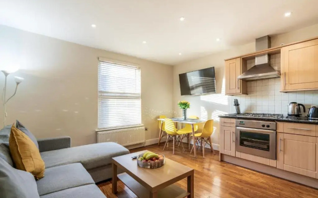 One Bedroom Flat in Bush Hill Park
