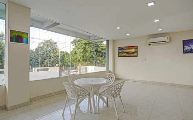 Oyo Townhouse 82565 Amaya Inn