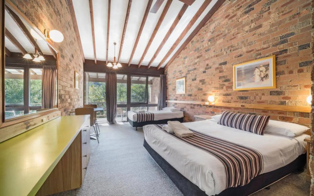 Avoca Beach Hotel