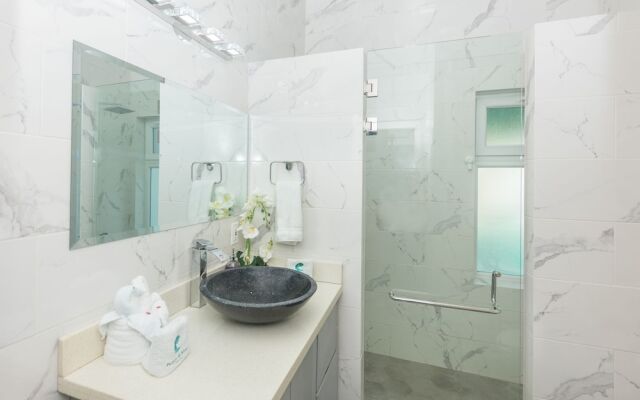 Acqua Di Mare #3 2 Bedroom Condo by RedAwning