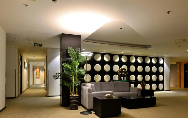 Hundred Centuries Hotel