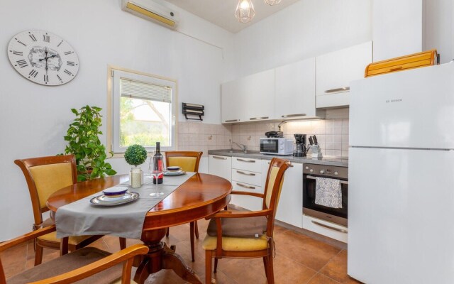 Nice Home in Valbandon with Hot Tub, WiFi & 2 Bedrooms
