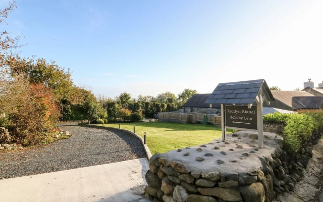 Tyddyn Sianel - Derw
