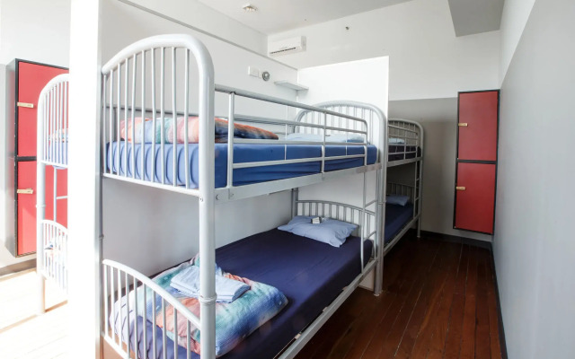 Bunk Backpackers