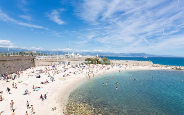 appartement 4 personnes vue mer remparts Antibes