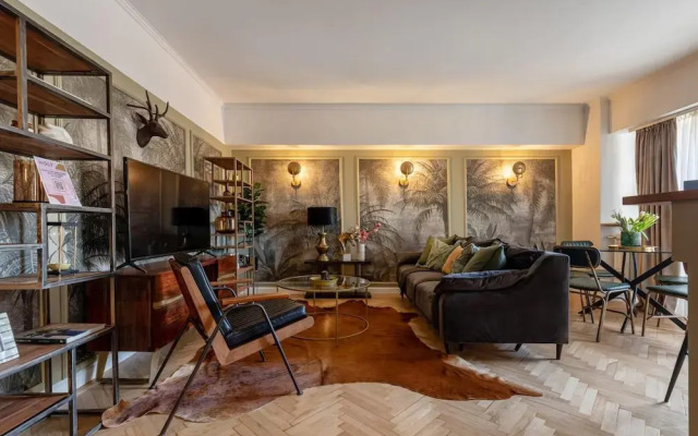 Bagheera and Mowgli in Bucure ti