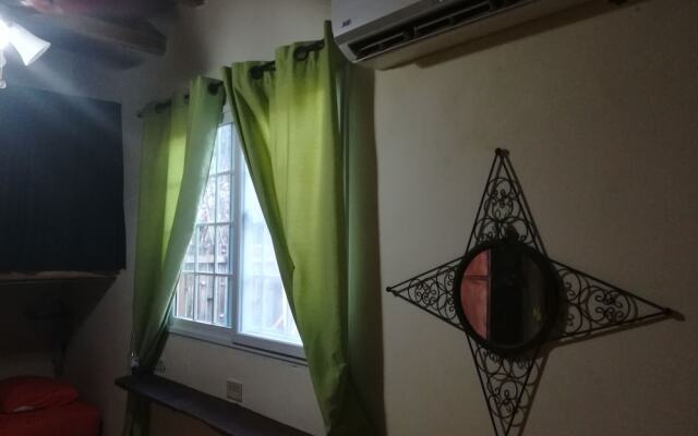 Tiki Lodge Bar & Restaurant - Hostel