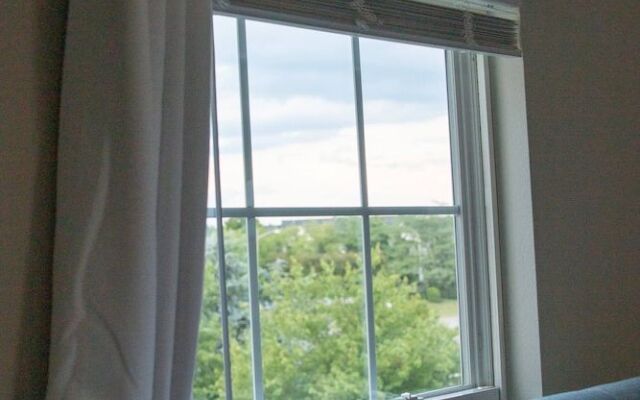 Entire Cozy Nest Minutes From Dulles Airport