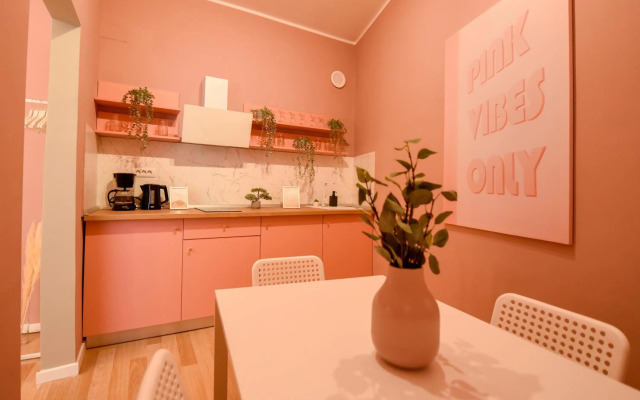THE ALL-PINK APARTMENT - Wonderful Magheru Studio