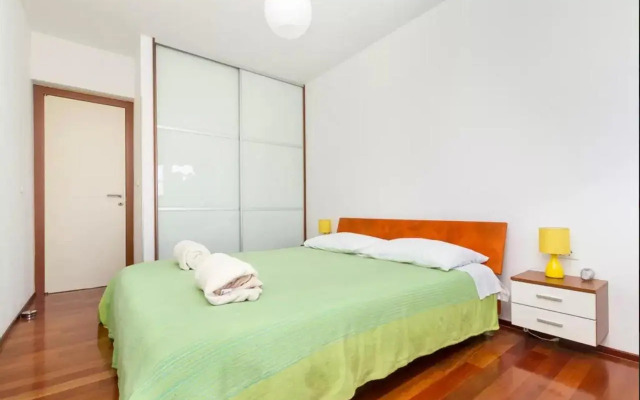 Apartment Put Meja