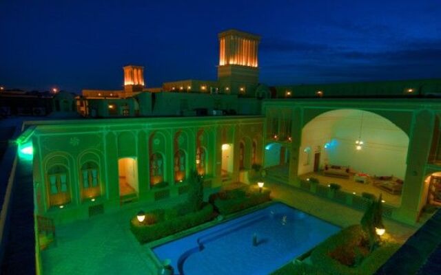 Laleh Yazd Hotel