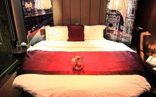 Carnival Fashion Hotel