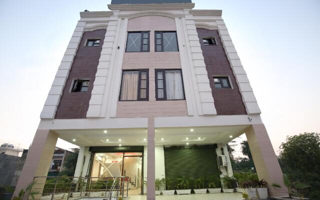OYO 19699 Hotel Millard