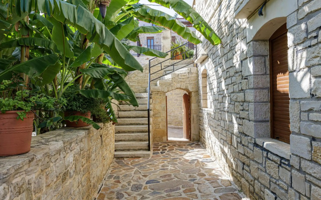 Villa Ahlades