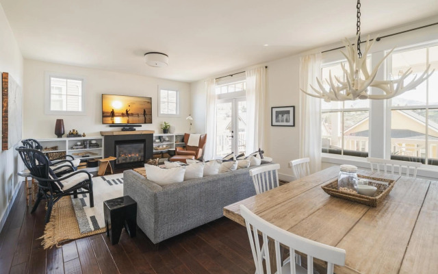 Lake & Vine Villa #15