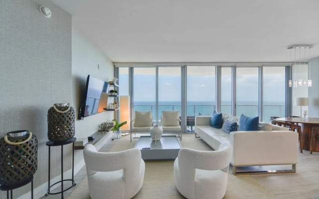 Oceanfront Luxury Hyde Beach Condo