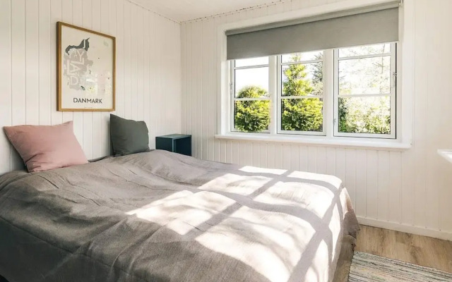 Cozy Summer House Near Ore Strand