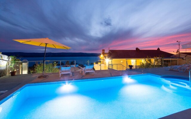 Beautiful Home in Lokva Rogoznica With Wifi and 4 Bedrooms