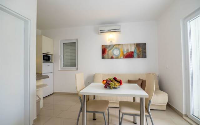 Apartments and Room Maestral