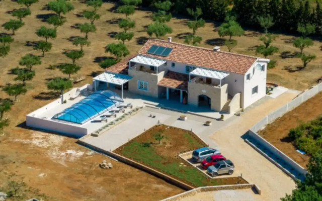 Rustic Villa Perosa With Heated Pool