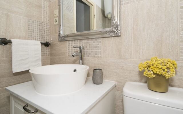 Spacious Apt. With Magnificent sea View & Balcony