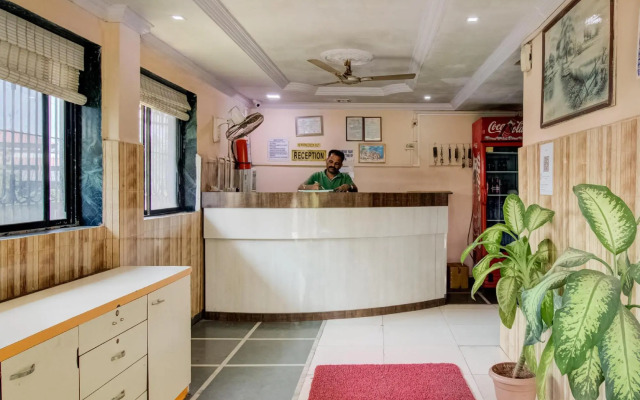 Sristi Palace by OYO Rooms