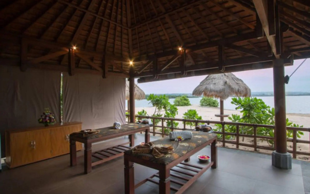 Peninsula Bay Resort