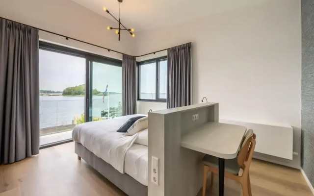 Attractive Villa With Jetty