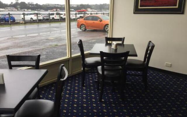 Regatta Point Tavern & Holiday Villas