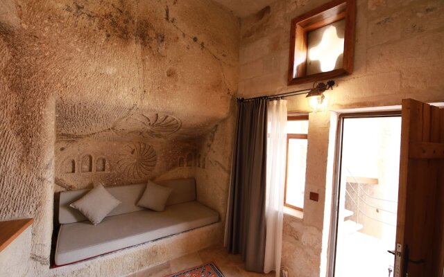 Sarnich Cave Suites
