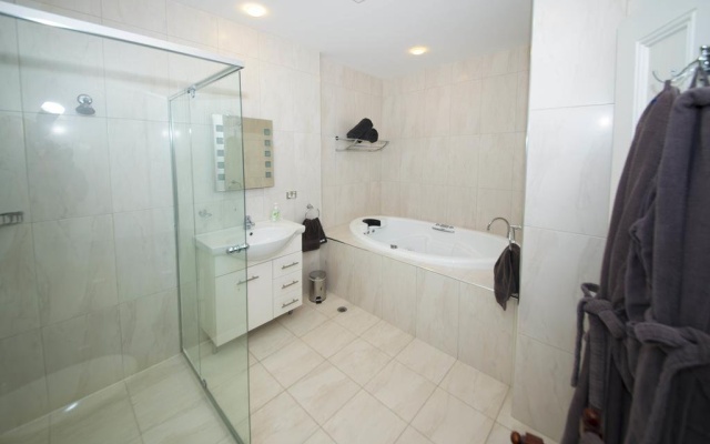 Yankalilla Bay Homestead – Bathroom – Normanville