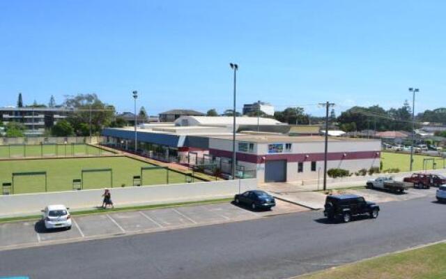 Seabreeze 4 Opposite Bowling Club
