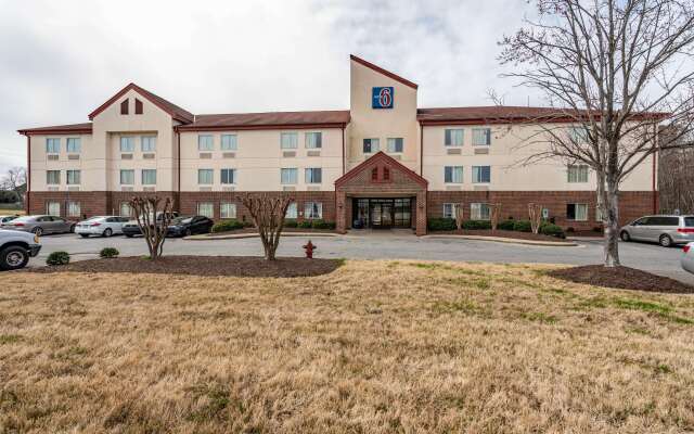 Motel 6 Rocky Mount, NC