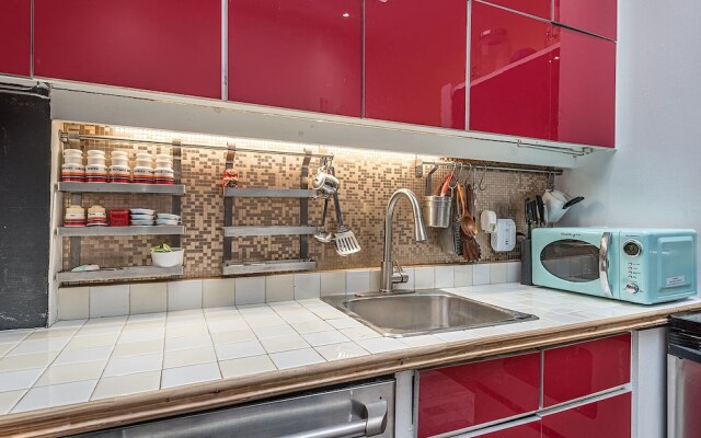 Beautiful 2 BR in the Heart of Downtown
