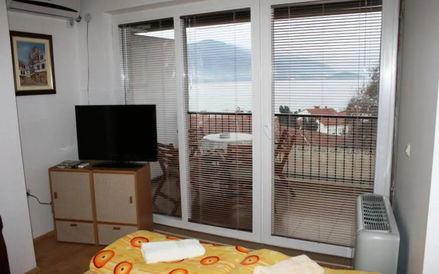 Lukanov Apartments & Guest Rooms